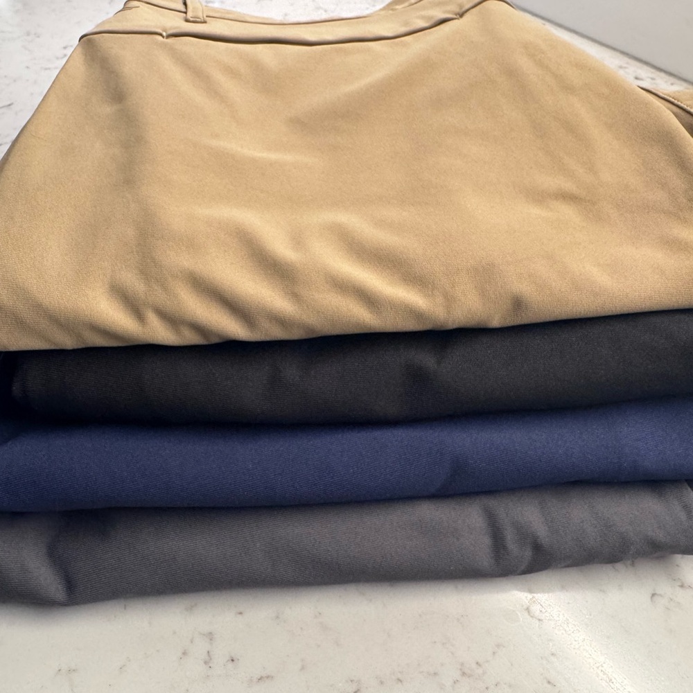 4 pairs Men’s Fabletics Don Trousers Classic Fit 33/32